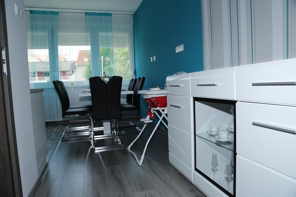 Szofi Apartman ไฮจ์ดุสโซบอสโล ภายนอก รูปภาพ