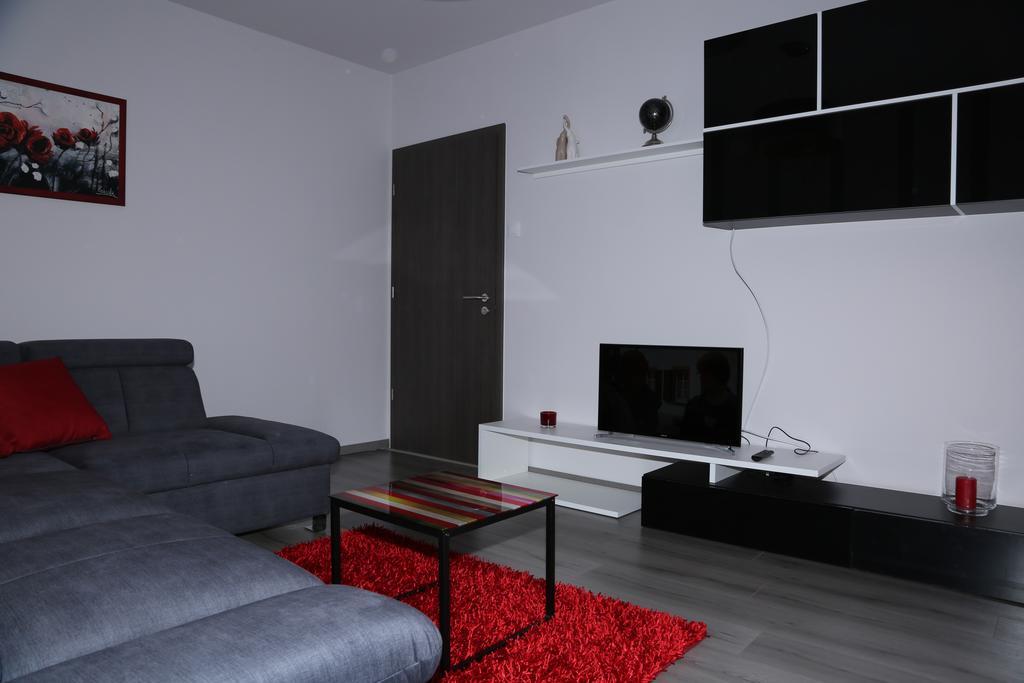 Szofi Apartman ไฮจ์ดุสโซบอสโล ภายนอก รูปภาพ