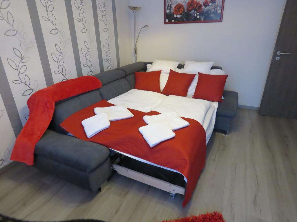 Szofi Apartman ไฮจ์ดุสโซบอสโล ภายนอก รูปภาพ